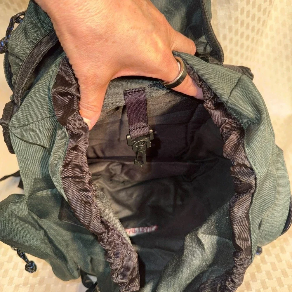 Camp Trails The Ridgeline Daypack Green 1910 cu in Capacity New With Tags